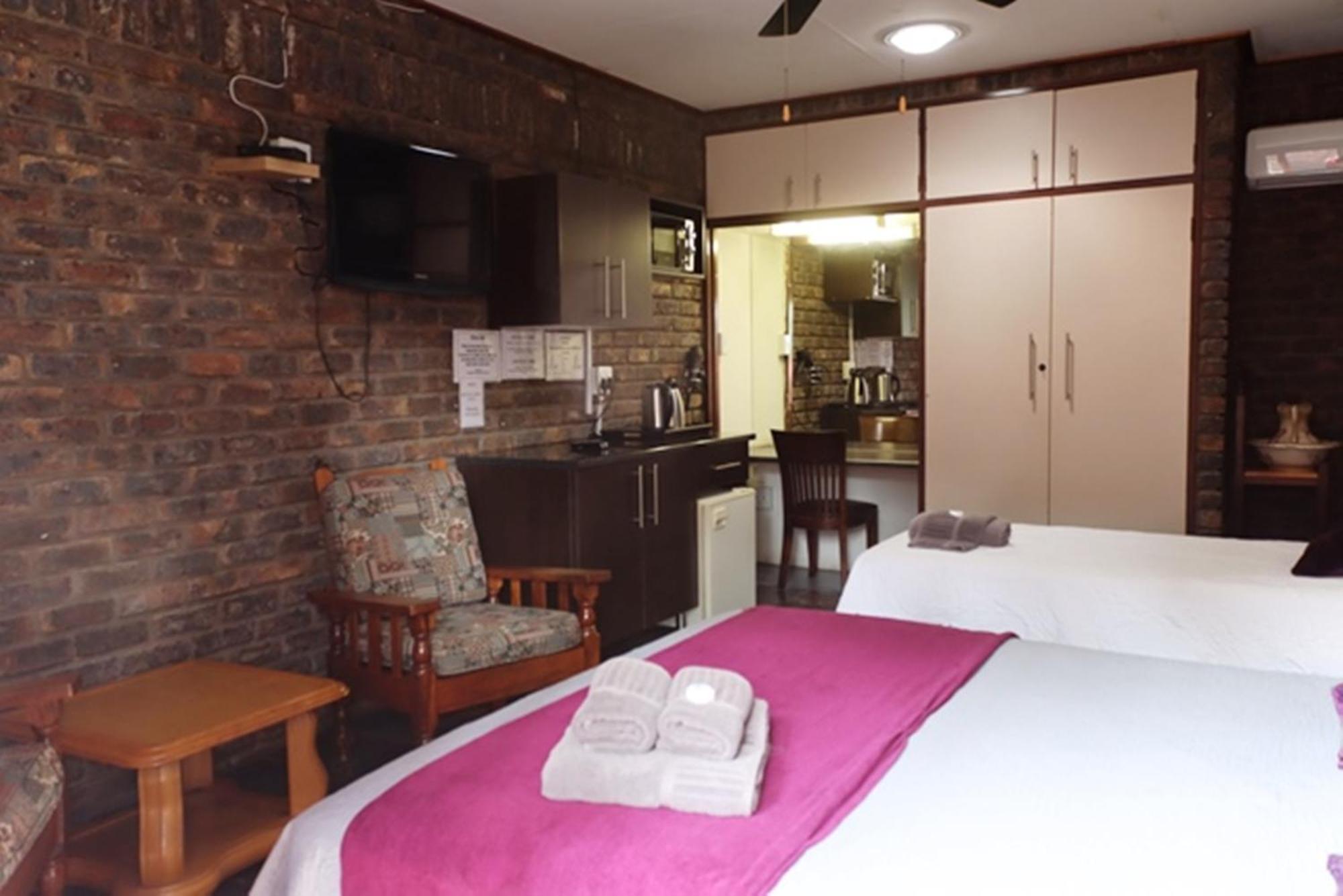 Royal Game Guest House พาลาบอร์วา ภายนอก รูปภาพ